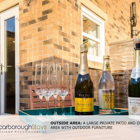 Hibernia Place, 3 Bedroom Townhouse With Patio & Seating Area - Free Parking Scarborough Exterior foto