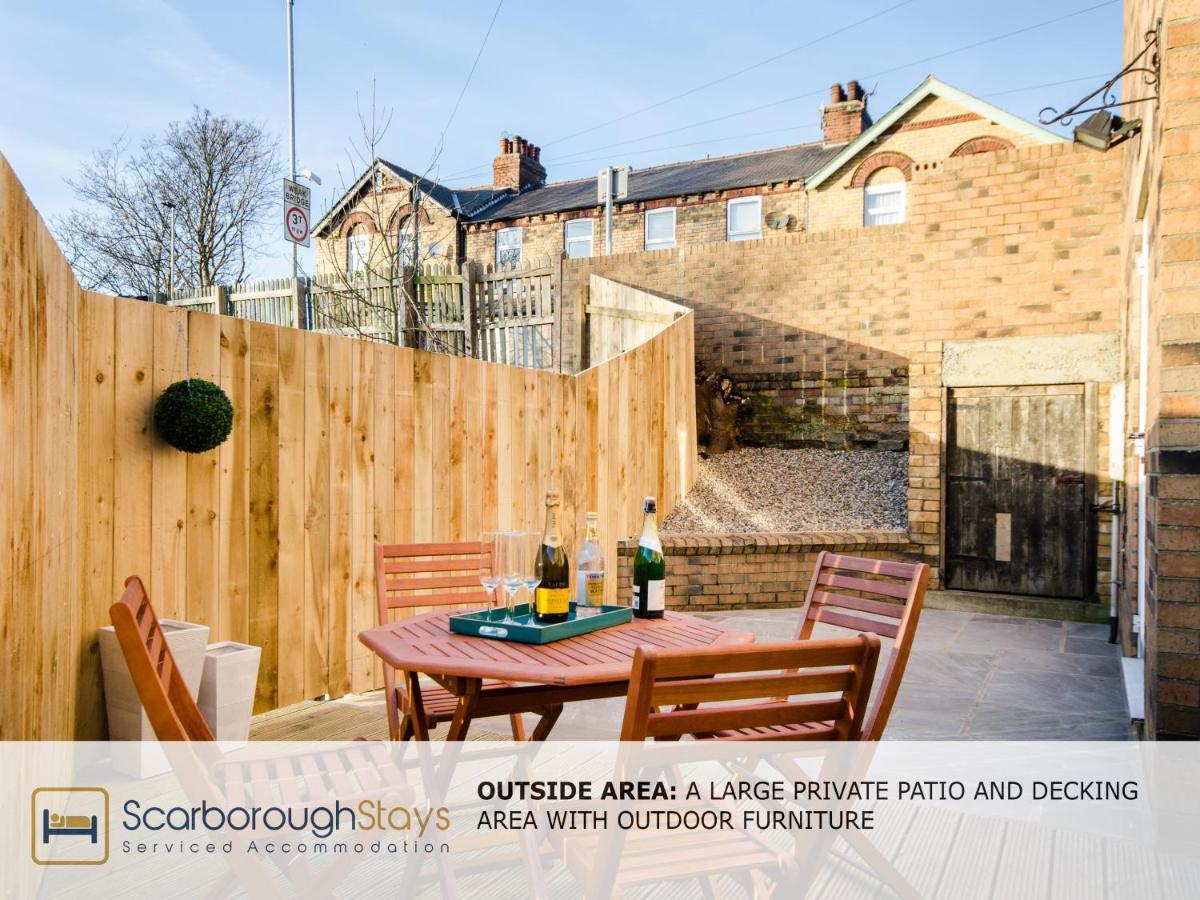 Hibernia Place, 3 Bedroom Townhouse With Patio & Seating Area - Free Parking Scarborough Exterior foto