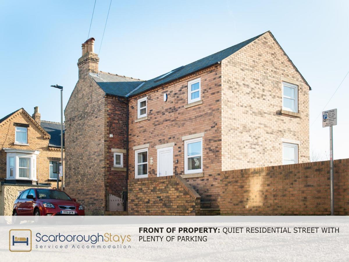 Hibernia Place, 3 Bedroom Townhouse With Patio & Seating Area - Free Parking Scarborough Exterior foto