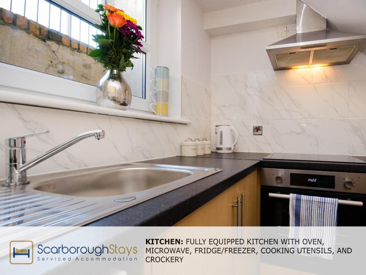 Hibernia Place, 3 Bedroom Townhouse With Patio & Seating Area - Free Parking Scarborough Exterior foto