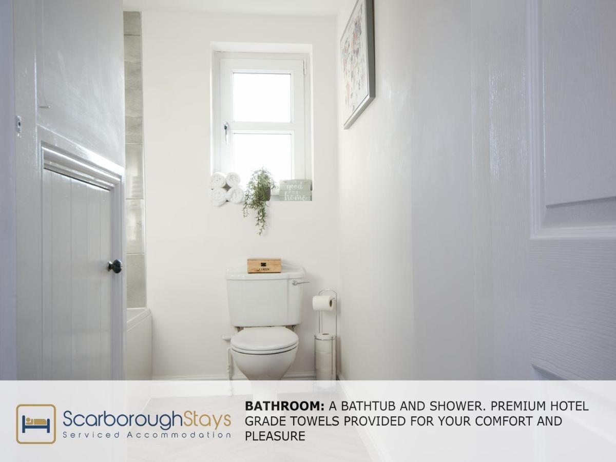 Hibernia Place, 3 Bedroom Townhouse With Patio & Seating Area - Free Parking Scarborough Exterior foto