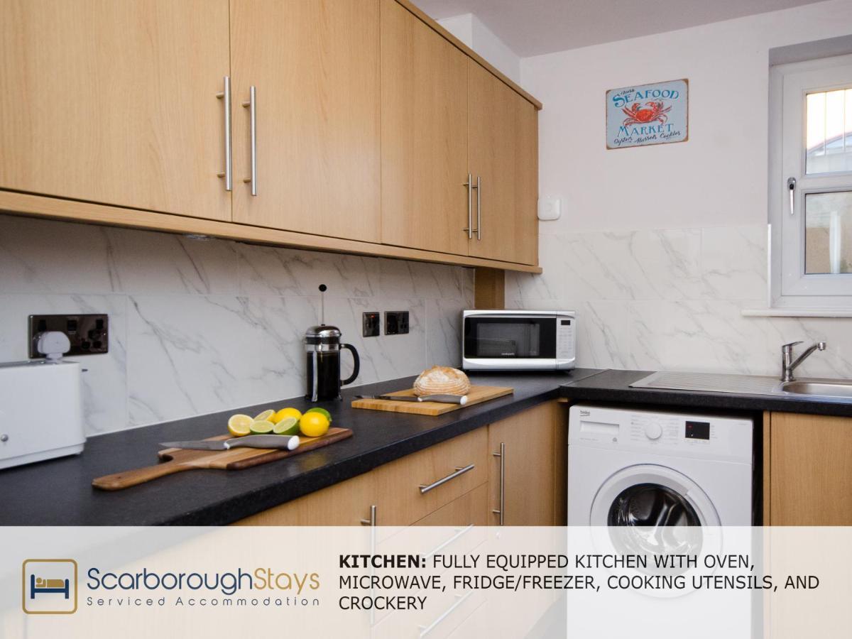 Hibernia Place, 3 Bedroom Townhouse With Patio & Seating Area - Free Parking Scarborough Exterior foto